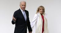 Es war Liebe auf den ersten Blick: US-Präsident Joe Biden und die First Lady Jill Biden haben eine kleine Herzensbrecherin im Weißen Haus aufgenommen.