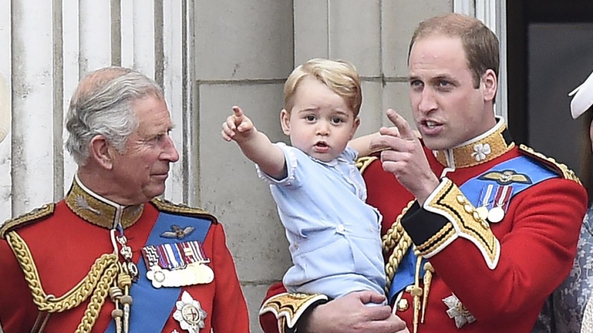 In ihren Händen liegt die Zukunft der britischen Monarchie: Prinz Charles, Prinz William und Prinz George. (Foto)