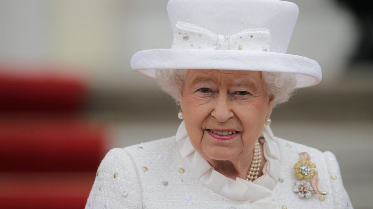 Queen Elizabeth II. wurde von ihrer Mitarbeiterin reingelegt. (Foto)