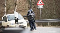 Nach den tödlichen Schüssen auf zwei Polizisten in Kusel (Rheinland-Pfalz) und der Festnahme zweier Tatverdächtiger laufen die Ermittlungen auf Hochtouren.