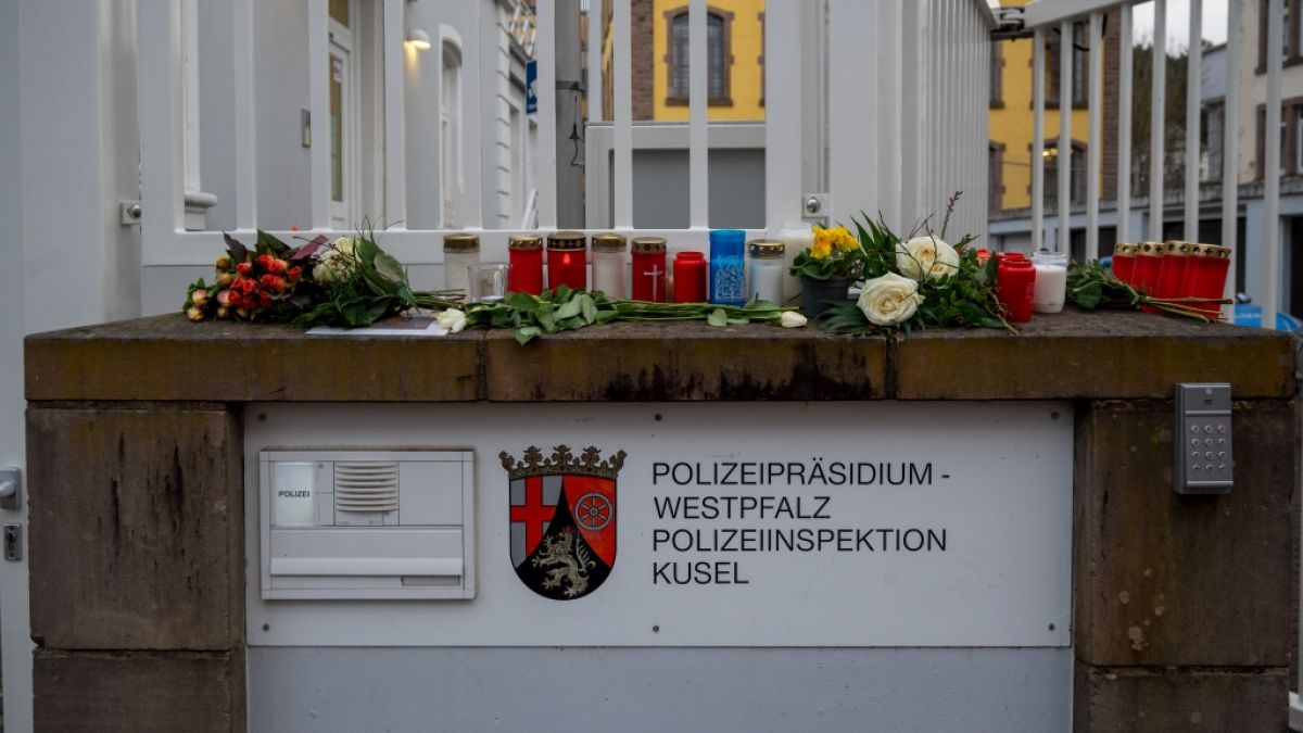 Nach den tödlichen Schüssen auf zwei junge Polizeibeamte in Rheinland-Pfalz gehen die Ermittlungen gegen die beiden Tatverdächtigen weiter. (Foto)