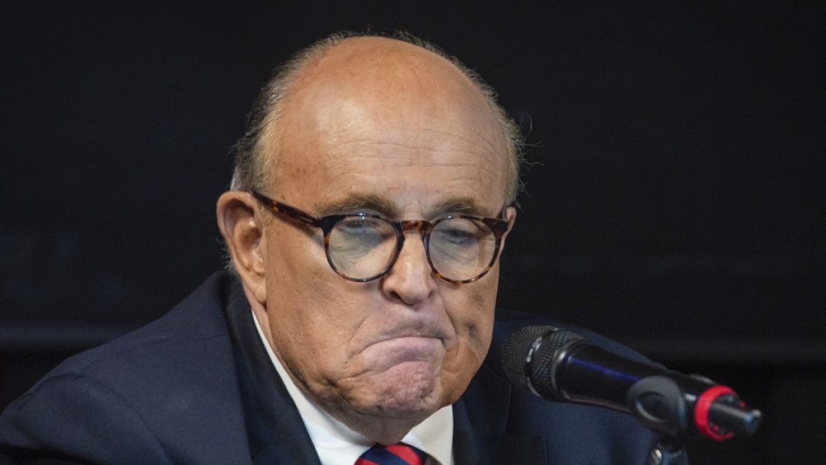 Rudy Giuliani schockt die Juroren mit seinem Auftritt bei "The Masked Singer". (Foto)