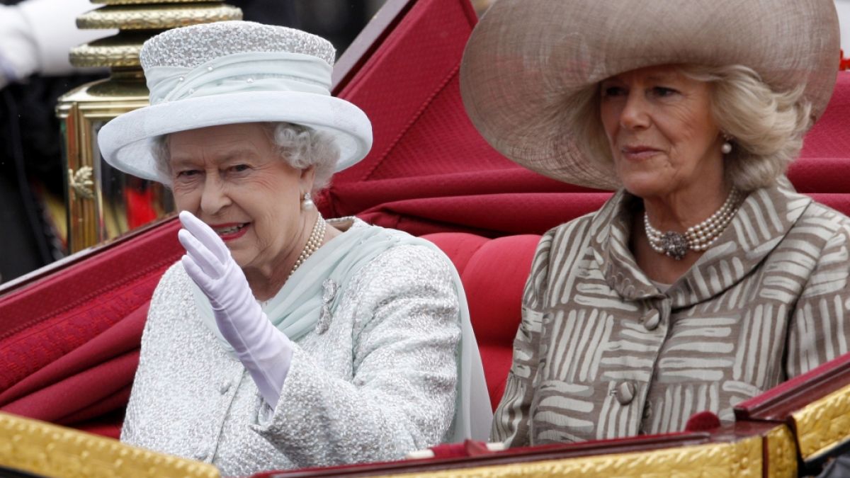 Große Ehre für Herzogin Camilla: Noch zu Lebzeiten hat ihre Schwiegermutter Queen Elizabeth II. verfügt, dass sie eines Tages neben Prinz Charles als Königin firmieren darf. (Foto)