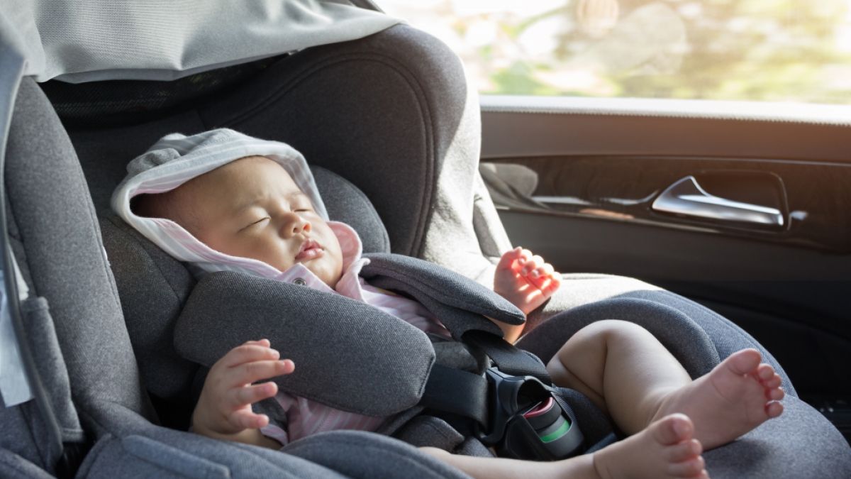 Ein Baby wurde in einem Auto bei Minustemperaturen zurückgelassen. (Symbolfoto) (Foto)