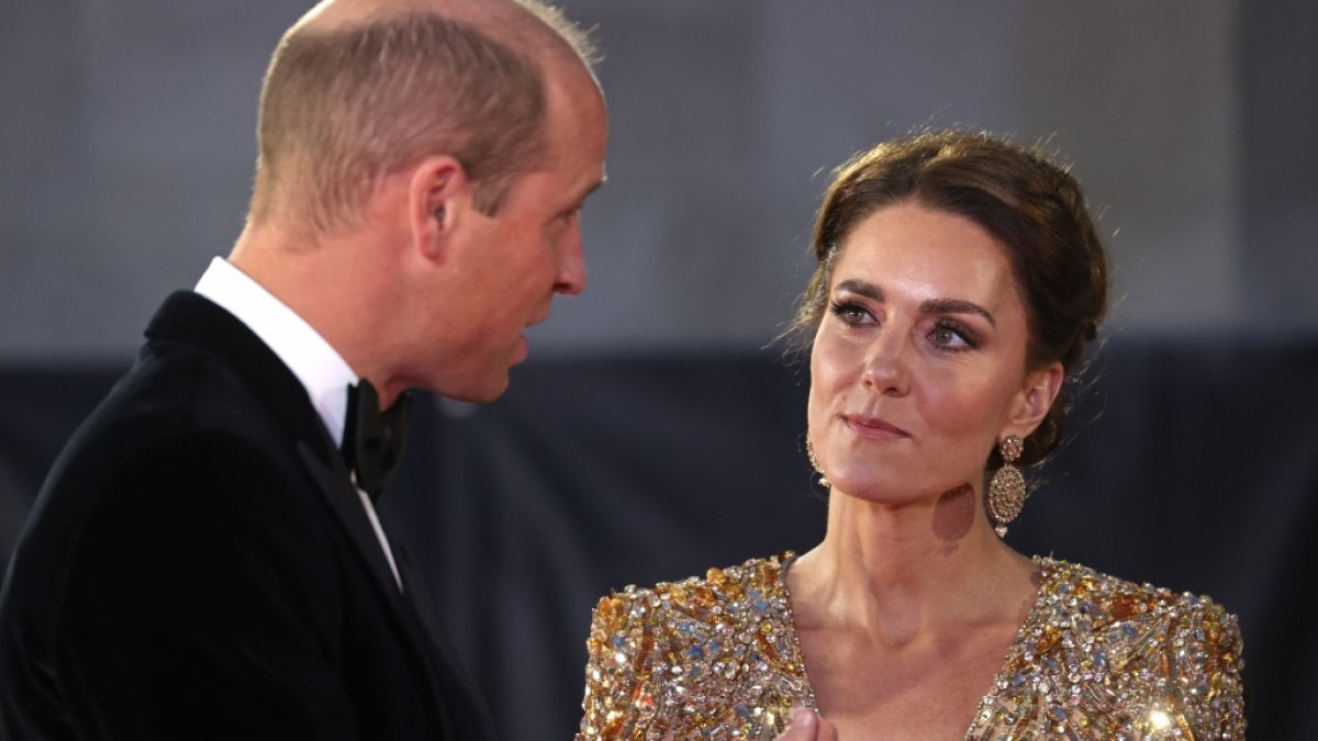 Prinz William macht den Abflug: Der Herzog von Cambridge ist ohne Ehefrau Kate Middleton nach Dubai aufgebrochen. (Foto)