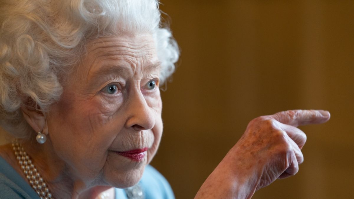 Könnte sich Queen Elizabeth II. bei Prinz Charles angesteckt haben? (Foto)
