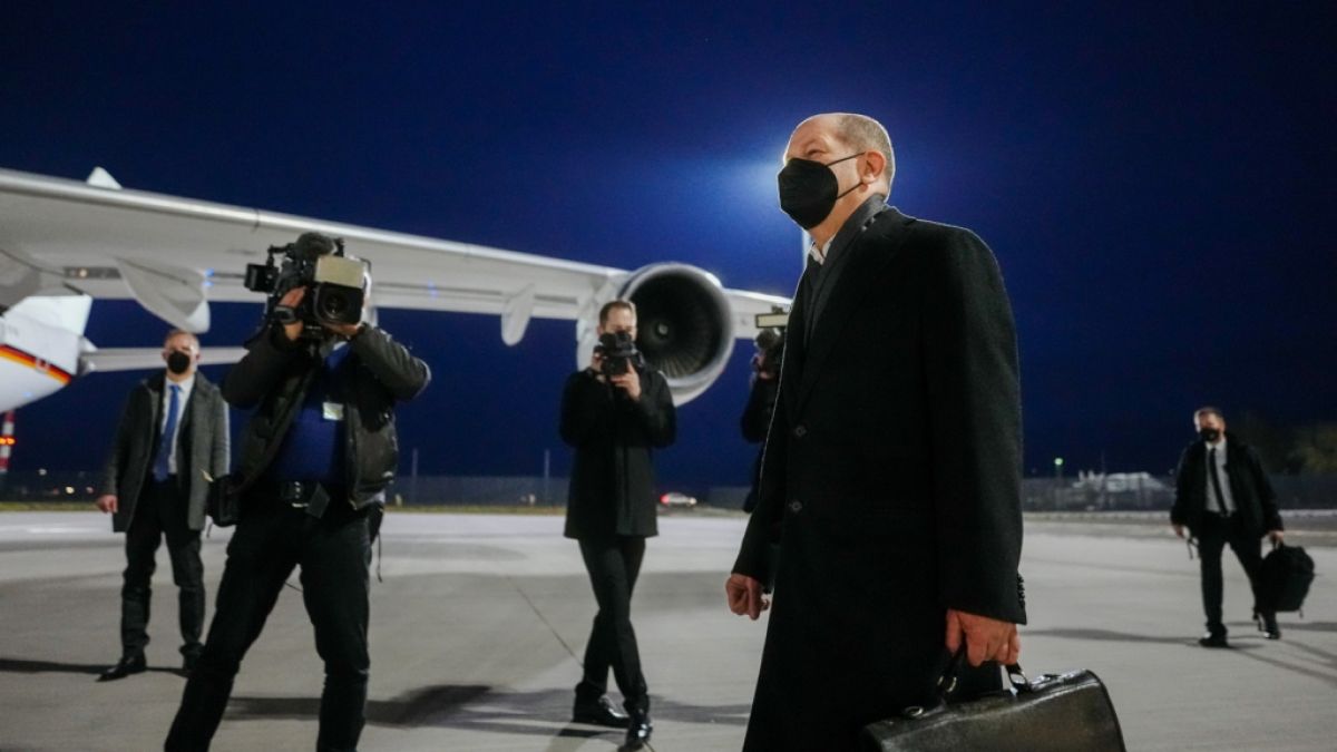 Auf nach Moskau: Bundeskanzler Olaf Scholz stehen langwierige Gespräche mit Wladimir Putin bevor. (Foto)