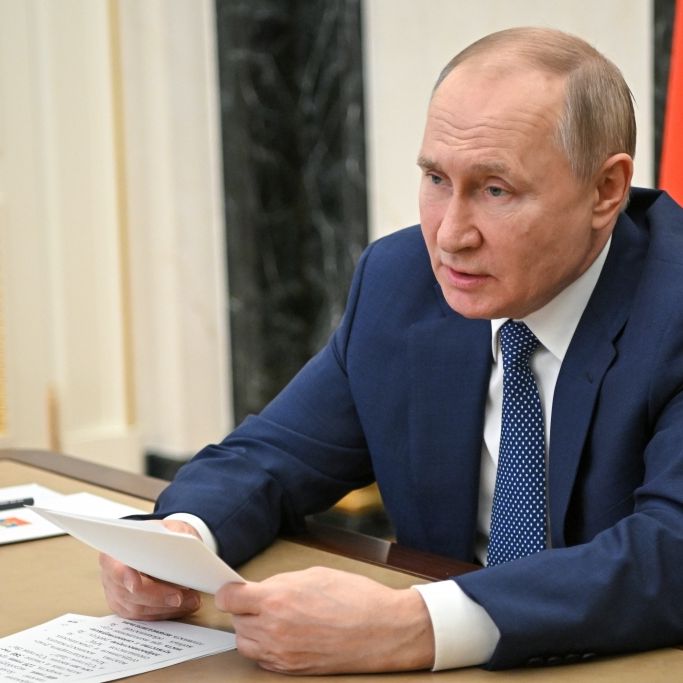 Außenministerin sicher: Kriegsspiele des Kreml-Chefs werden MONATE andauern