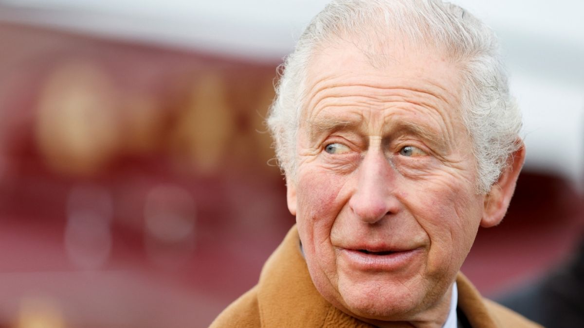 Nur wenige Tage nach seinem positiven Corona-Test zeigte sich Prinz Charles ohne Mund-Nasen-Schutz in der Öffentlichkeit. (Foto)