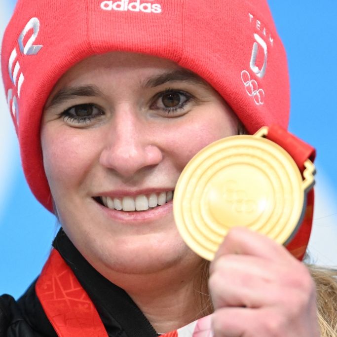 Rodlerin Geisenberger nach Team-Gold deutsche Rekord-Olympiasiegerin
