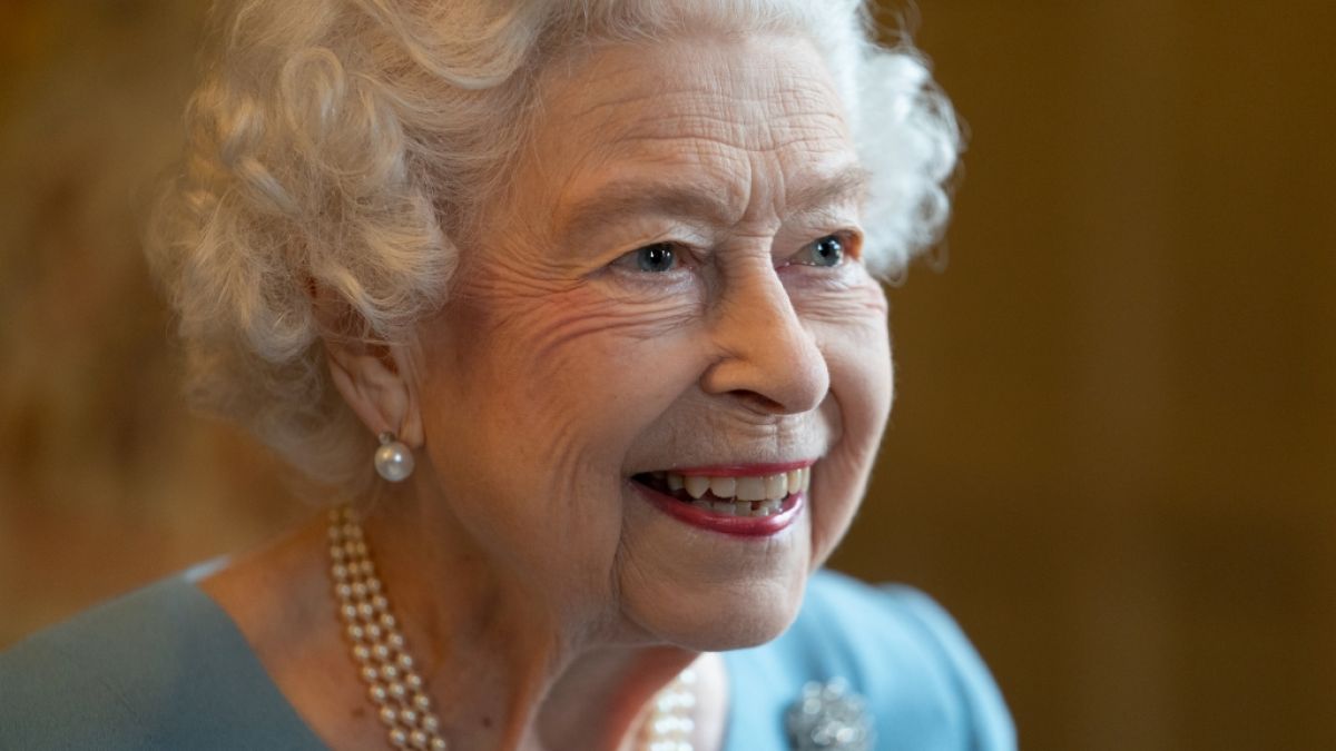 Nach ihrer Coronavirus-Infektion muss Queen Elizabeth II. kürzertreten. (Foto)