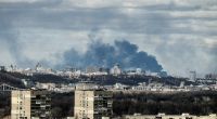 Rauch stieg am Morgen über dem Teil der ukrainischen Hauptstadt Kiew auf.