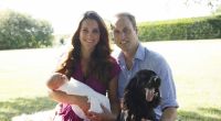 Kate Middleton und Prinz William 2013 gemeinsam mit Baby-Prinz George und dem bereits verstorbenen Familienhund Lupo.