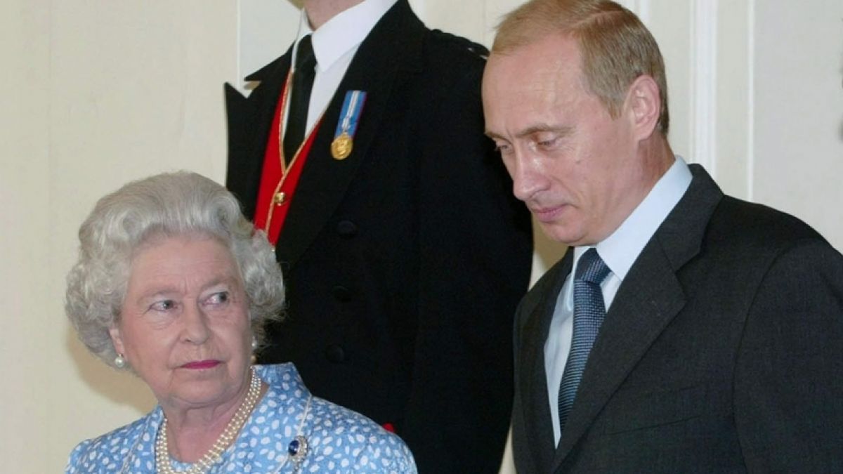 Die Queen und Wladimir Putin bei ihrem Treffen im Jahr 2003. (Foto)