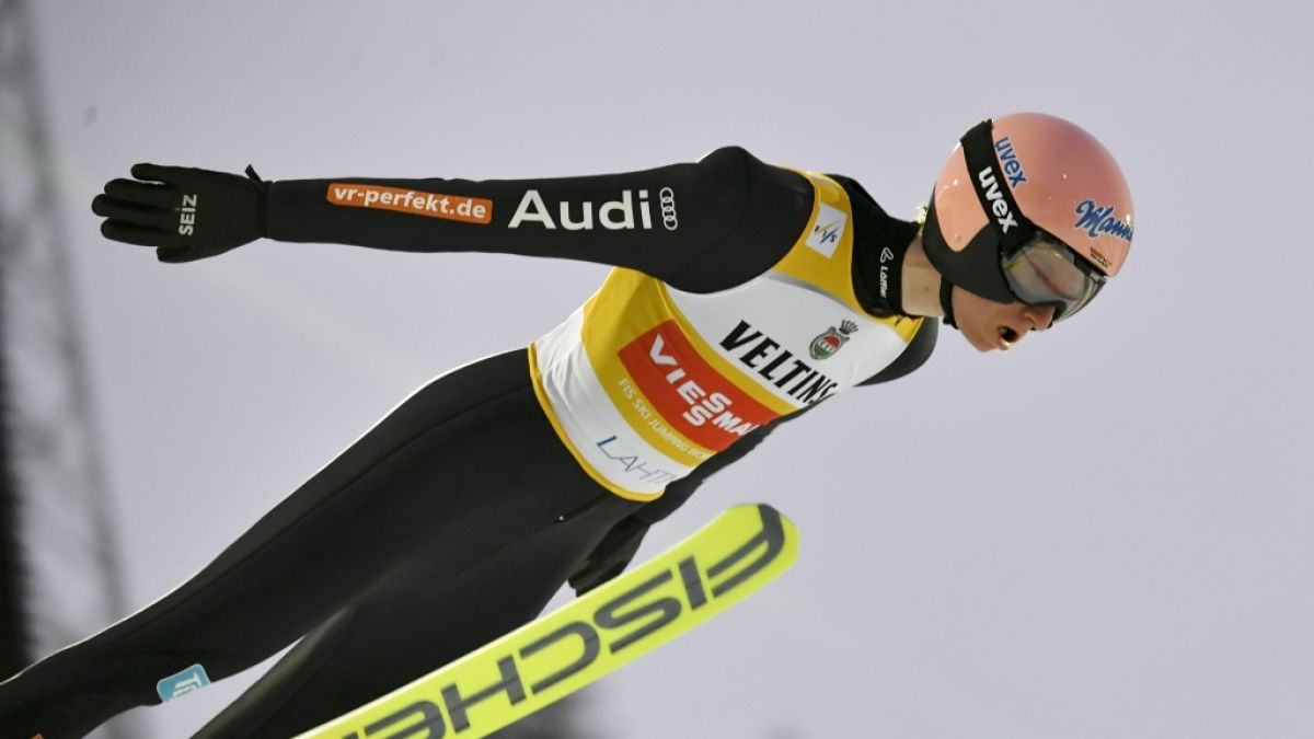 Skispringer Karl Geiger in Aktion. (Foto)