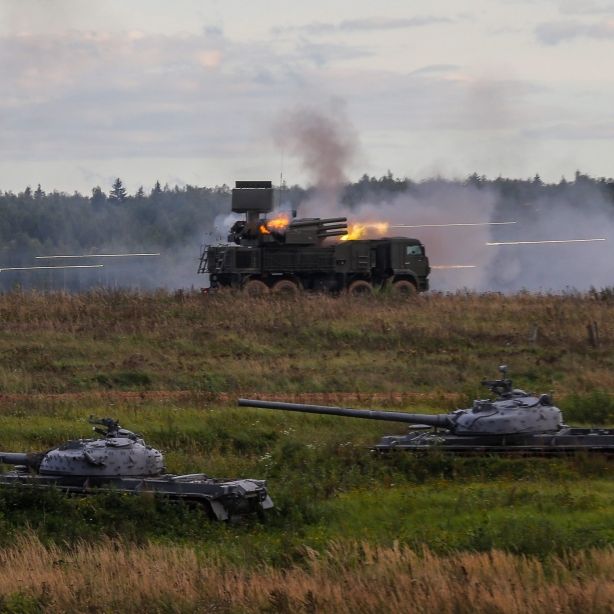 Russische Soldaten fliehen wie Ratten! Bauern fackeln 15-Millionen-Raketensystem ab