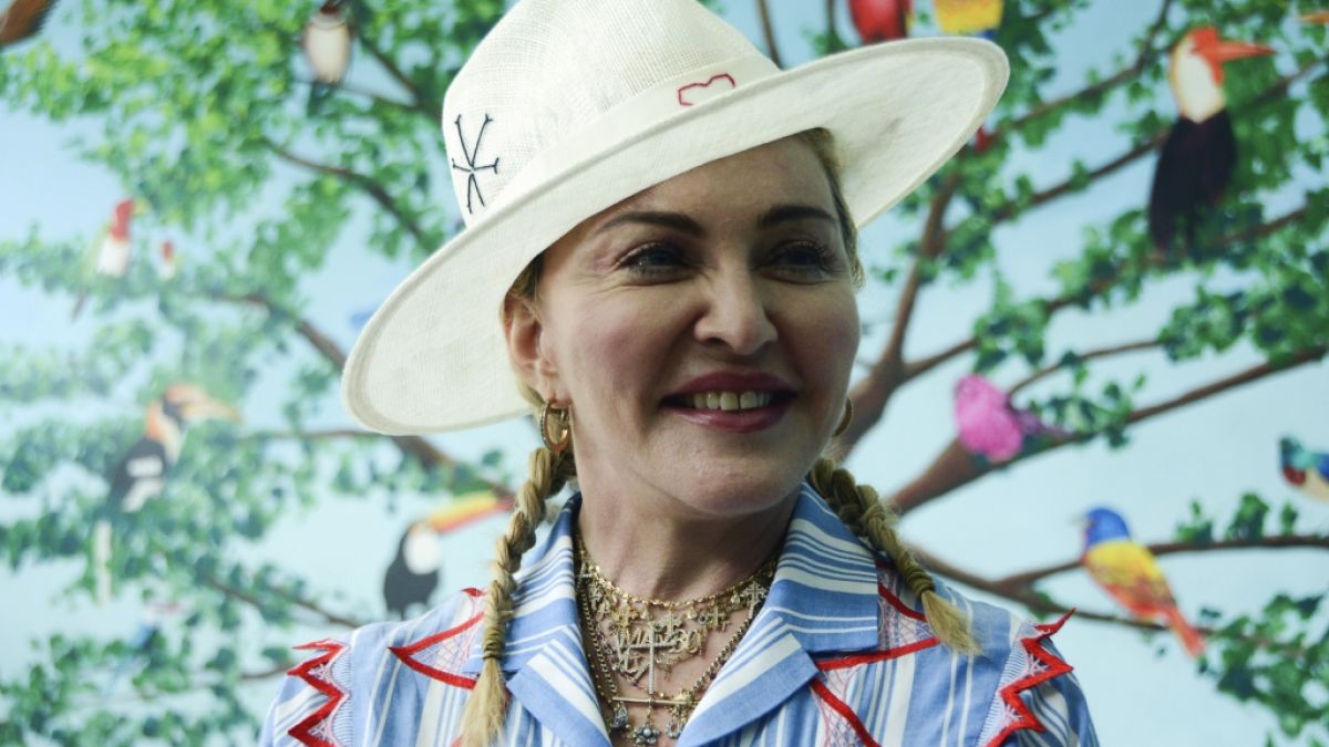 Der Hut steht ihr gut: Madonna (63) kann auch seriöser, als Instagram-Feed vermuten lässt. (Foto)
