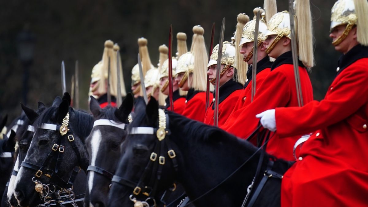 Bei den Mitgliedern der Queen's Guard, der Leibgarde von Queen Elizabeth II., handelt es sich um Soldatinnen und Soldaten aus Infanterie und Kavallerie. (Foto)