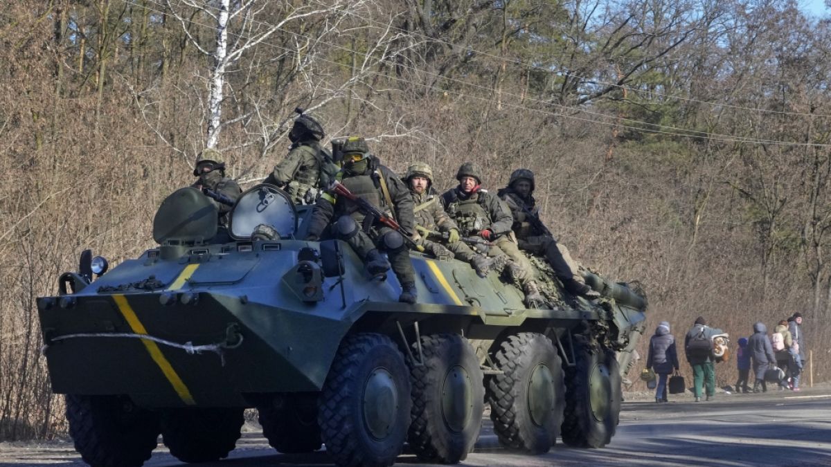 Deutsche reisen freiwillig in die Ukraine, um gegen Putins Truppen zu kämpfen. (Foto)