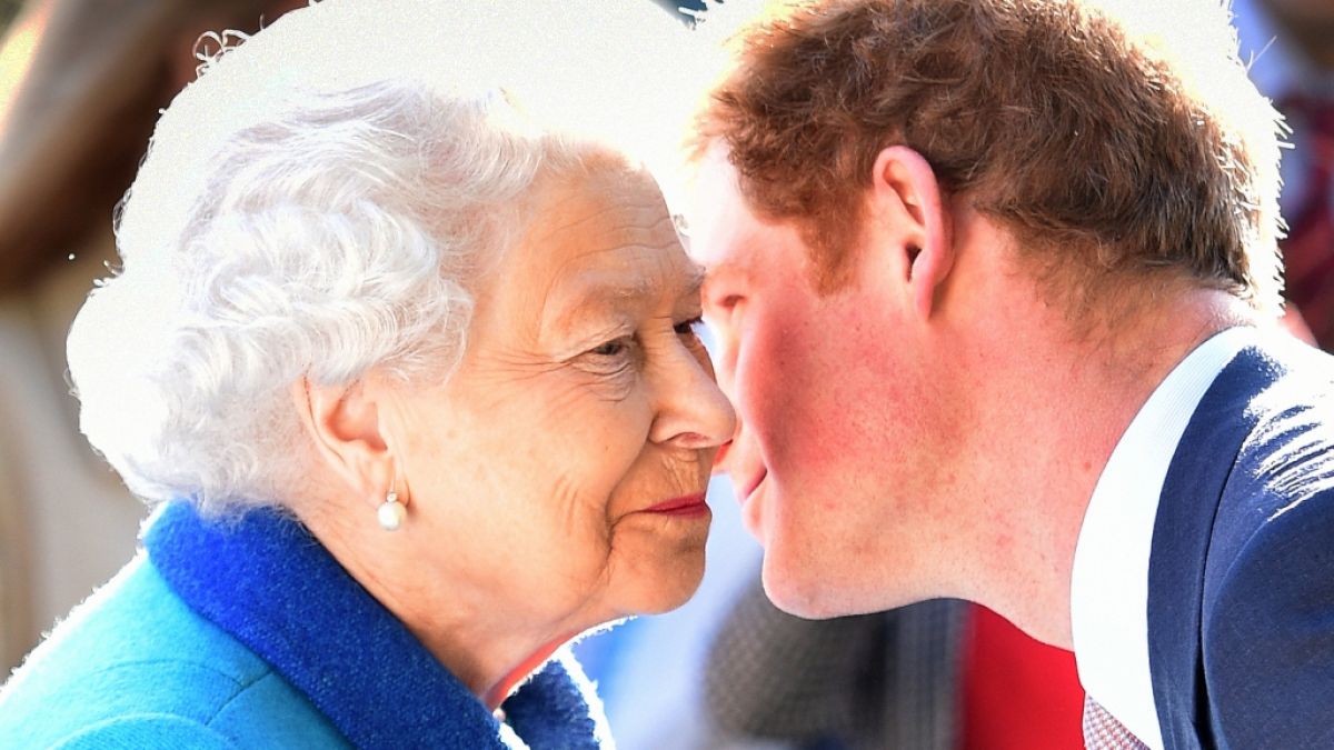 Von den Reiseplänen ihres Enkels Prinz Harry ist Queen Elizabeth II. regelrecht überrumpelt worden. (Foto)