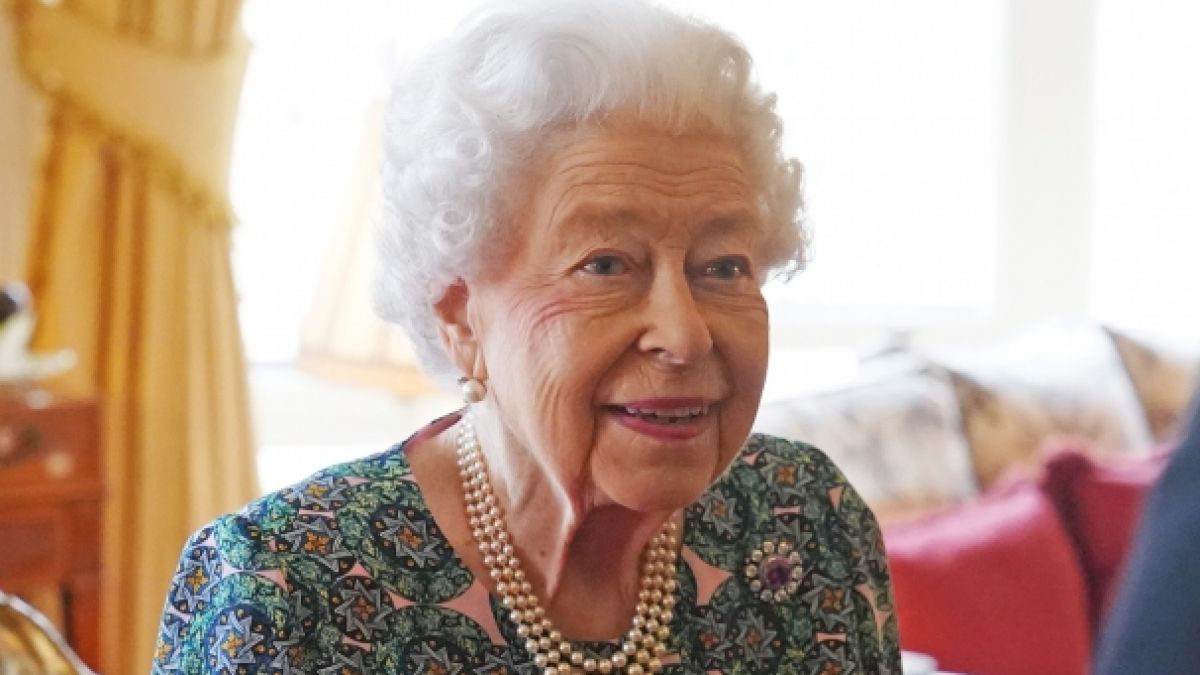 Queen Elizabeth II. besorgt Royals-Fans zunehmend mit gesundheitlichen Problemen. (Foto)