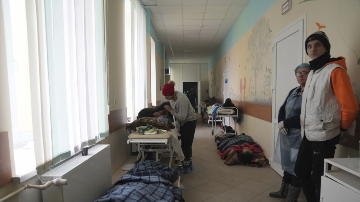 Russische Soldaten halten Hunderte Menschen in einem Krankenhaus in Mariupol als Geiseln. (Foto)