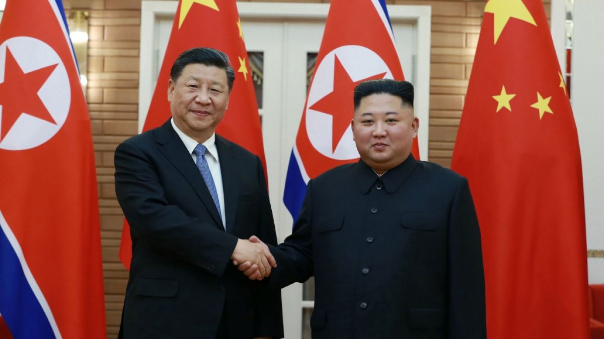 Kim Jong-un bei einem Treffen mit Chinas Präsident Xi Jinping. (Foto)