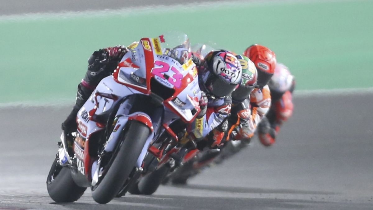 Kejuaraan Dunia Sepeda Motor 2022 di Indonesia: Pembalap MotoGP Miguel Oliveira memenangkan balapan basah di Indonesia.