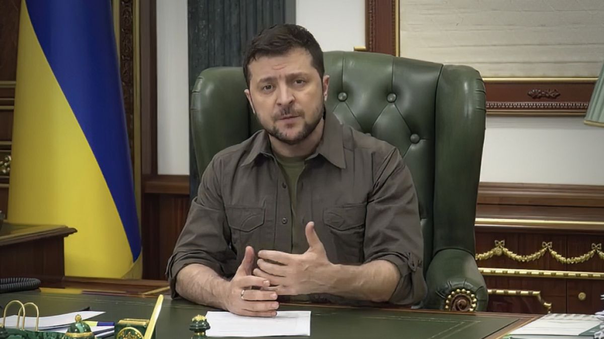 In einem Fake-Video rief Selenskyj sein Volk dazu auf, die Waffen niederzulegen. (Foto)
