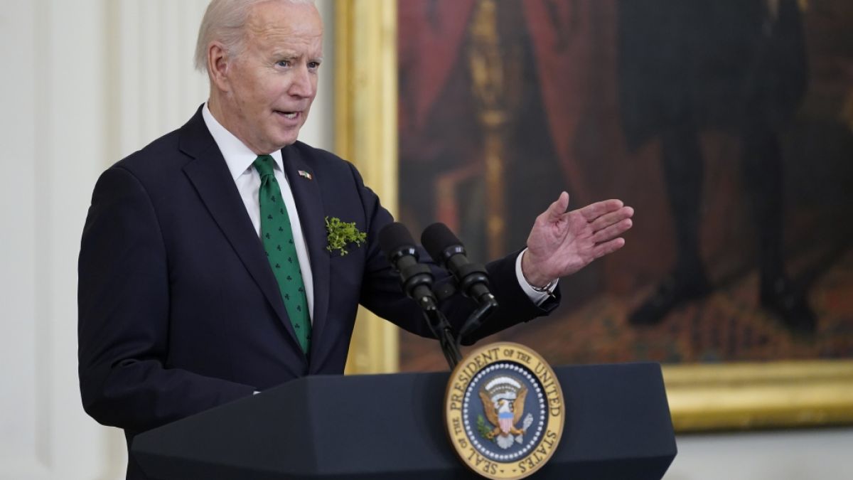 Joe Biden, Präsident der USA, spricht bei einer Feier zum St. Patrick's Day im East Room des Weißen Hauses. (Foto)