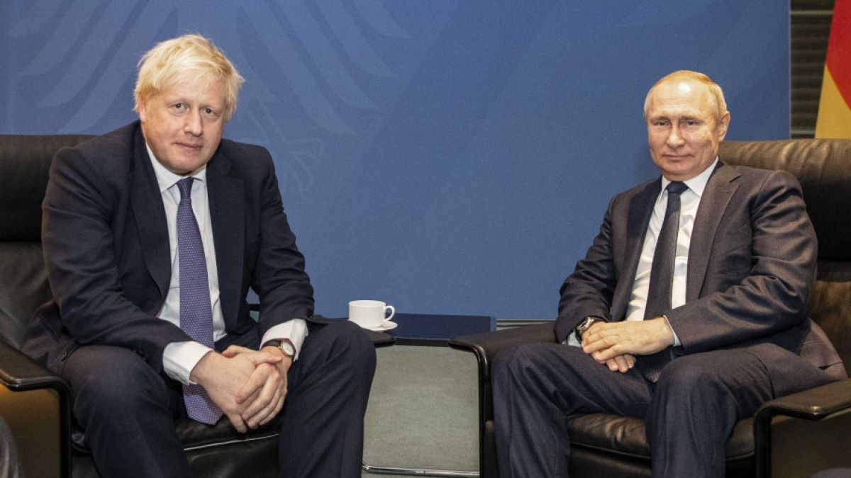 Boris Johnson (links) hat Wladimir Putin verspottet. (Foto)