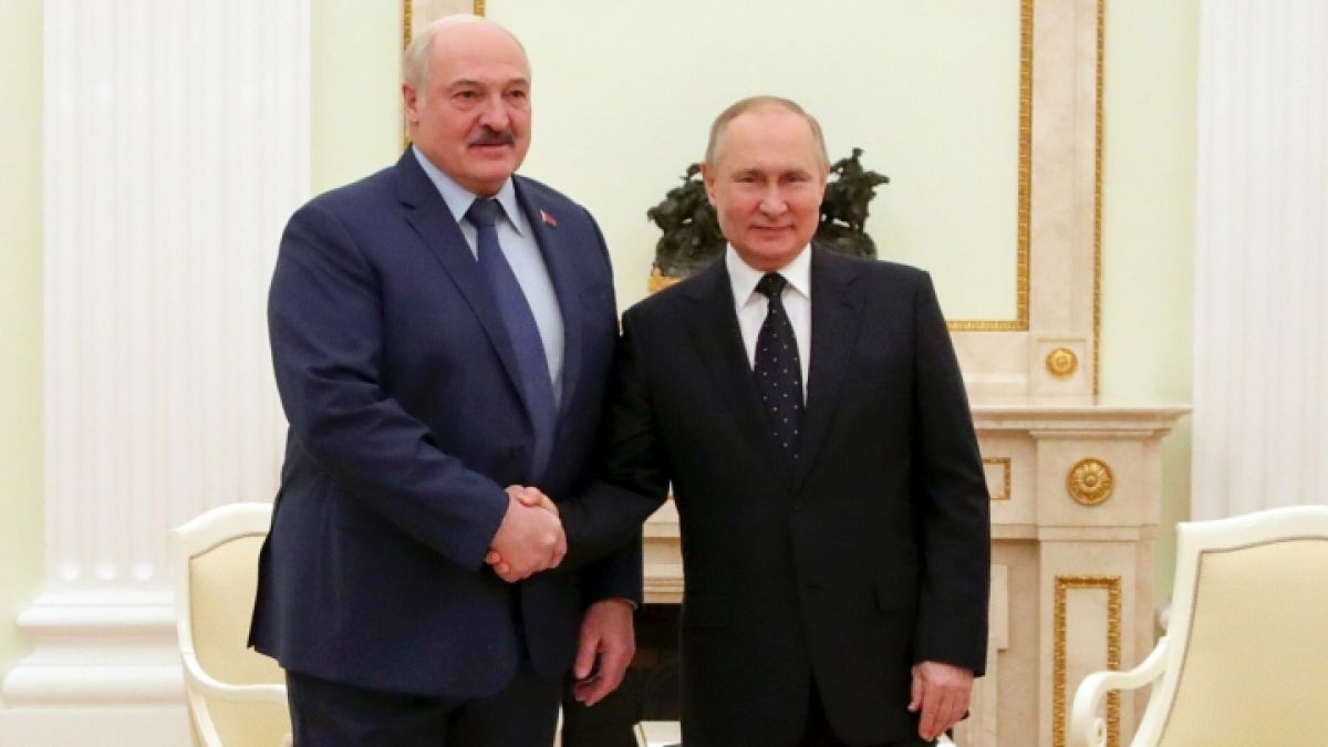 Zwingt Wladimir Putin (rechts) Alexander Lukaschenko in den Ukraine-Krieg? (Foto)