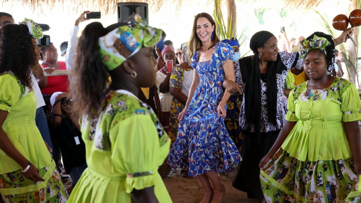 In einem kleinen Küstendorf in Belize legte Herzogin Kate im Rahmen ihrer Karibik-Reise eine flotte Sohle aufs Parkett. (Foto)