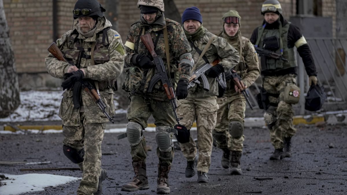 Ukrainische Soldaten sollen deutsche Panzerabwehrwaffen gegen Putins Panzer einsetzen. (Foto)