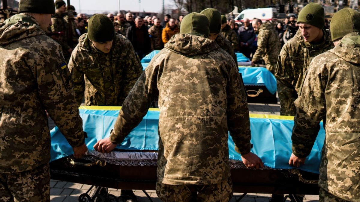 Ukrainische Truppen haben tote Putin-Kämpfer gegen gefangene Soldaten ausgetauscht. (Foto)