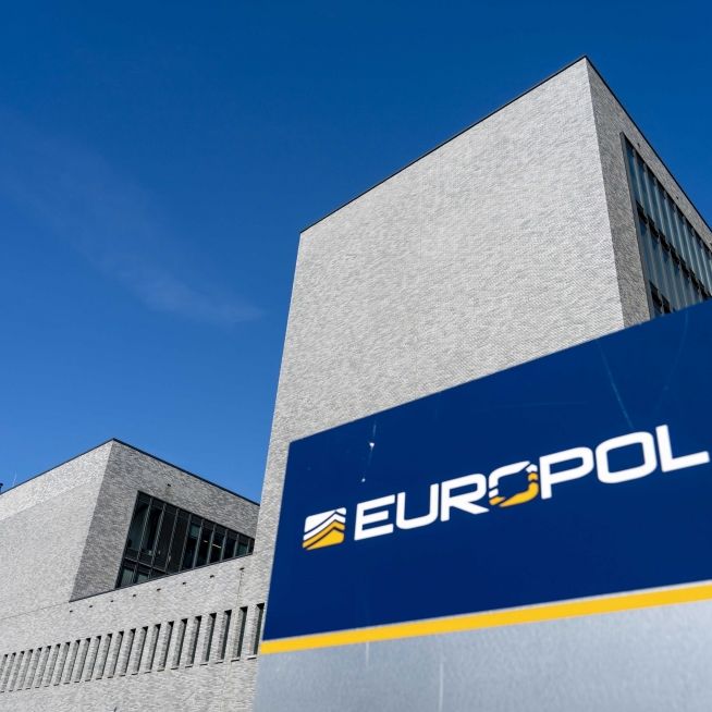 Sexueller Missbrauch und Zwangsadoptionen! Europol warnt vor Menschenhändlern