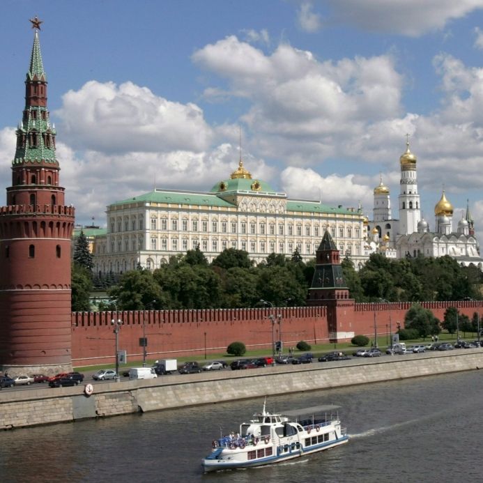 Molotow-Cocktail auf Putins Kreml-Palast geschleudert