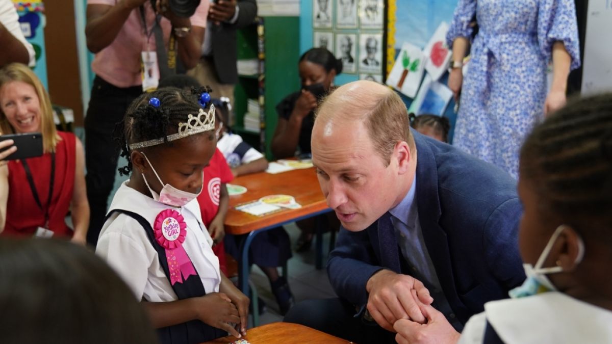 Als Vater von drei Kindern hat Prinz William keine Schwierigkeiten damit, mit den Jüngsten ins Gespräch zu kommen. (Foto)