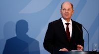 Olaf Scholz und seine Minister dürfen sich ab kommenden Monat auf ein Gehaltsplus von rund 300 Euro freuen.