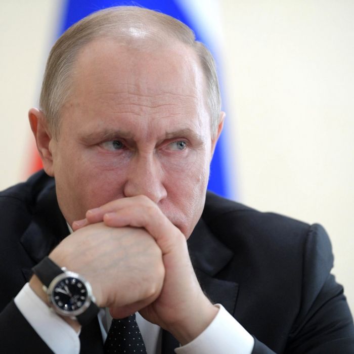 Körpersprache-Experte offenbart: Kreml-Chef zeigt Anzeichen von Parkinson