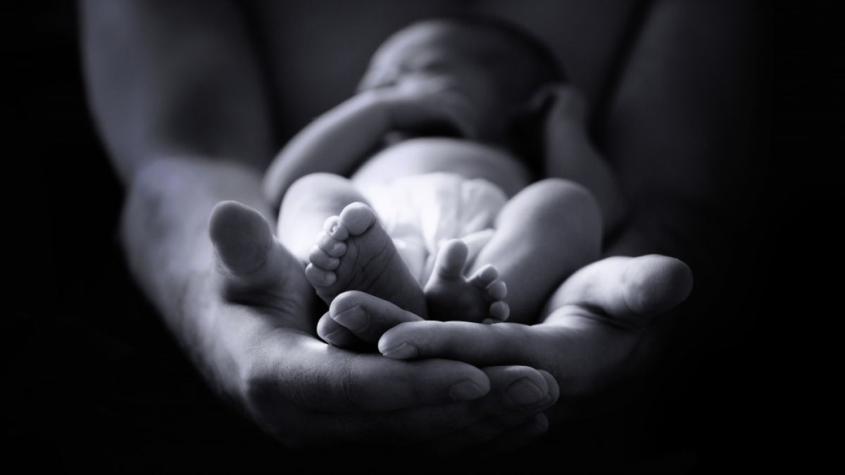 In Indien kam ein Baby mit zwei Köpfen und drei Armen zur Welt. (Symbolbild) (Foto)