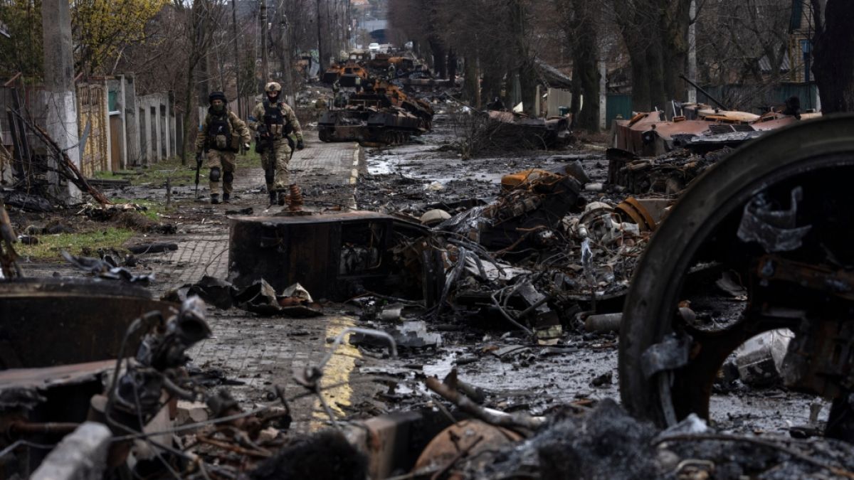 In der ukrainischen Stadt Butscha bietet sich nach dem Rückzug der russischen Armee ein Bild des Grauens. (Foto)