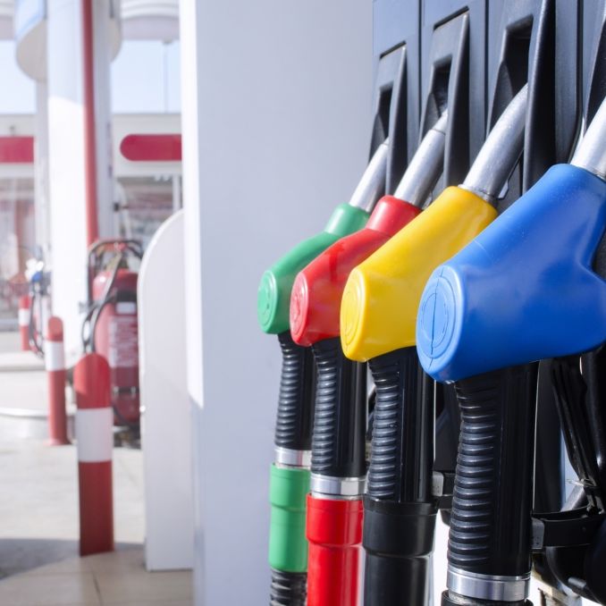 An Tankstellen gelten klare Regeln, die Verbraucher einhalten sollten (Symbolfoto)