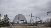 Eine Schutzkonstruktion bedeckt den explodierten Reaktor des Kernkraftwerks Tschernobyl.
