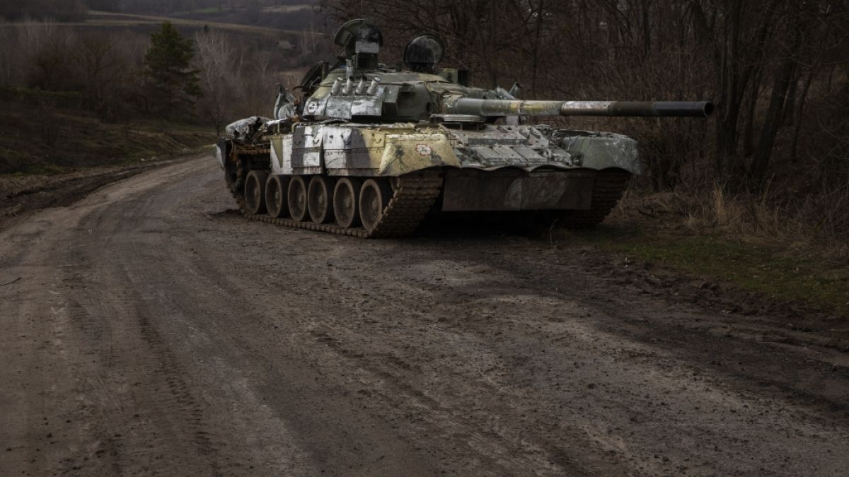 Zahlreiche Putin-Panzer sind in einem Fluss nahe Charkiw versunken. (Foto)