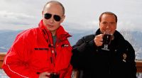 Wladimir Putin mit dem früheren italienischen Ministerpräsidenten Silvio Berlusconi im Ski-Gebiet in Sochi.