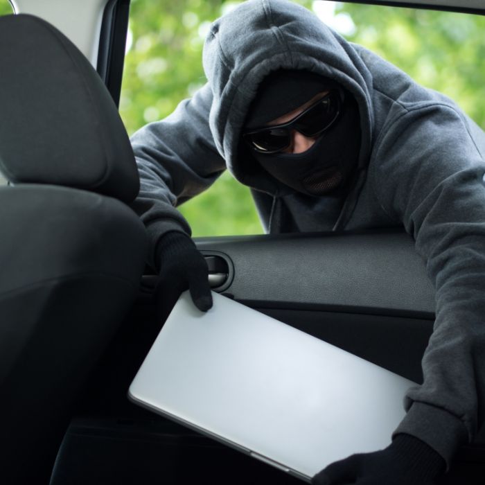 Einbrecher erbeuten Bargeld +++ Wertsachen im Visier von Autoaufbrechern