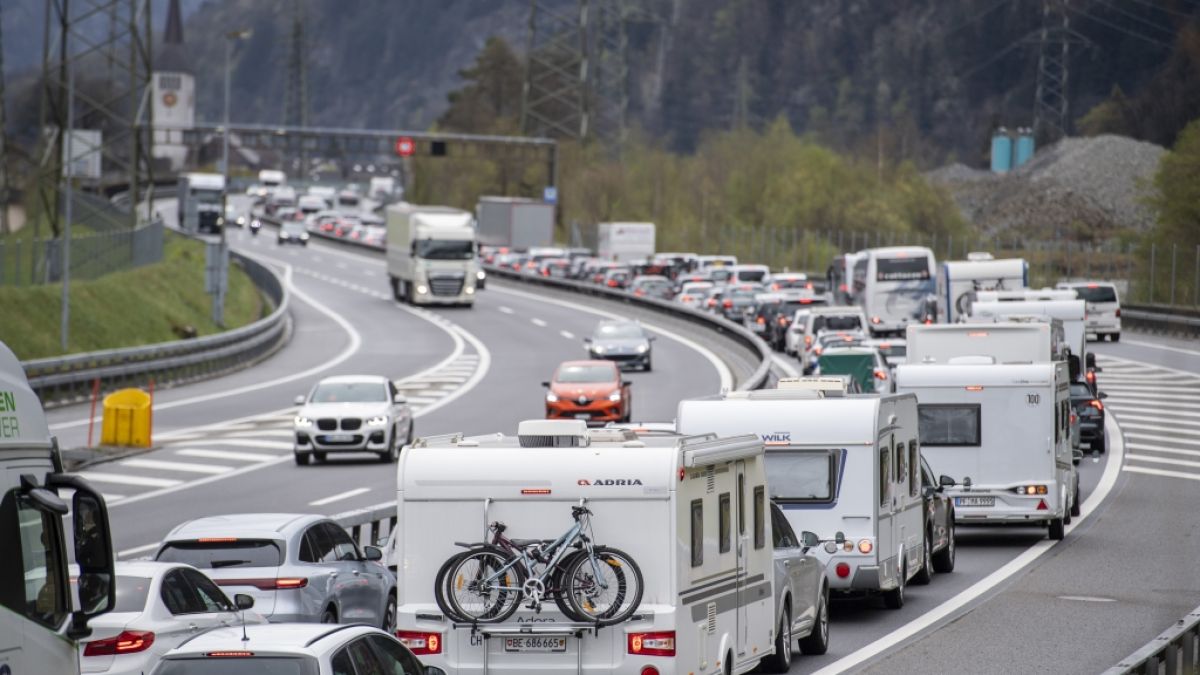 Über die Osterfeiertage droht wieder Stau auf Deutschlands Autobahnen. (Foto)