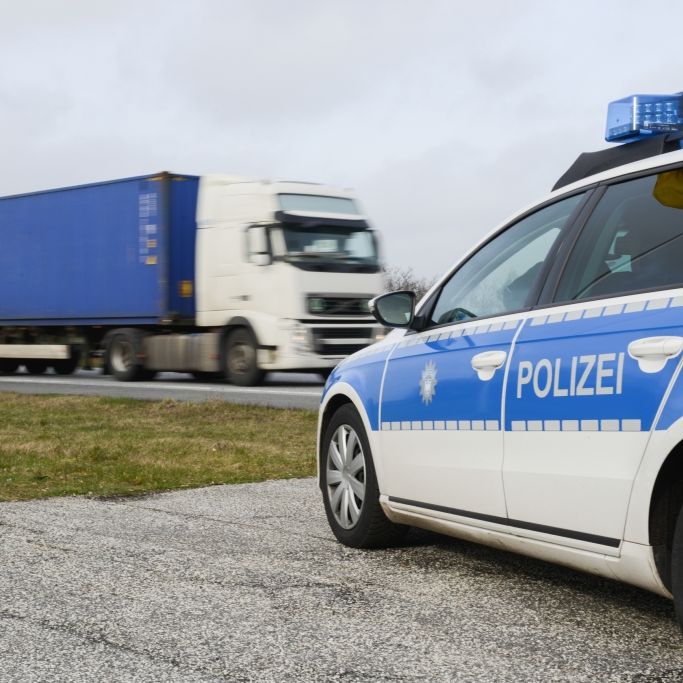 230322-3: Falsche Autobahnpolizisten rauben LKW-Fahrer aus