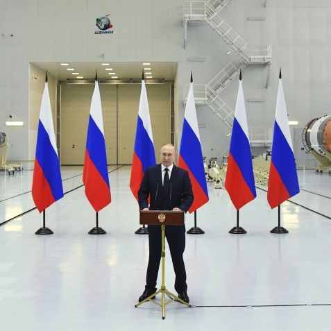 Panik vor Nuklear-Schlag! Kreml-Despot mit Atomkoffer gesichtet